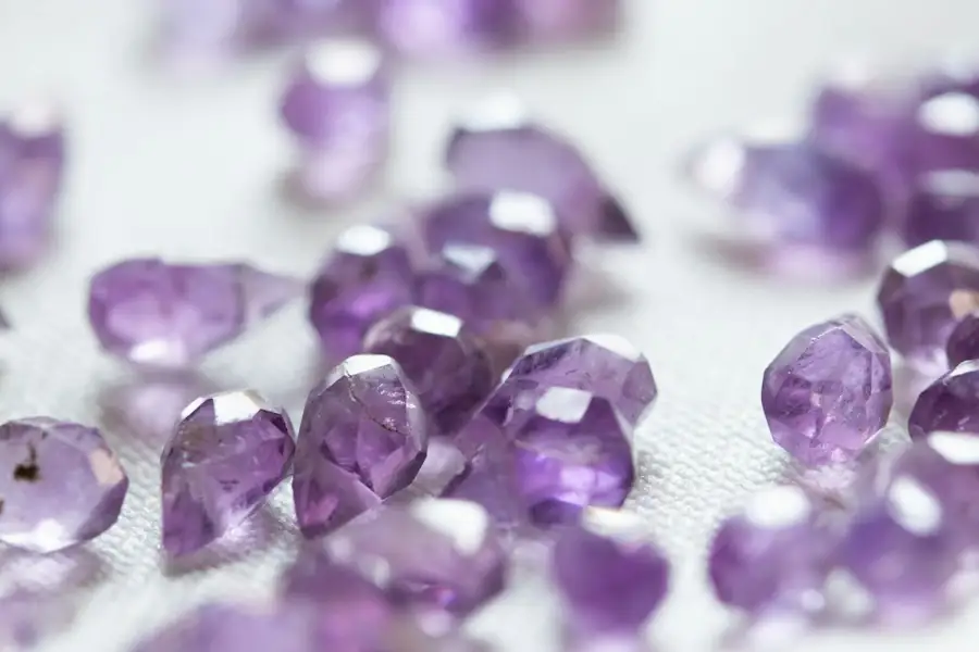 Scattered purple amethyst crystals